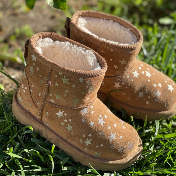 UGG🍁🍂chestnut and gold star Sz 11